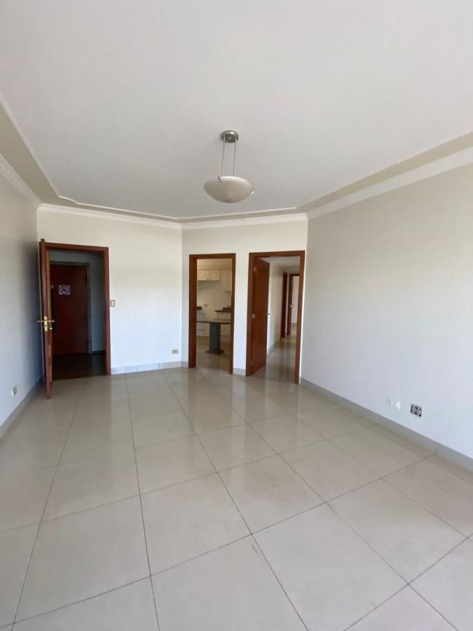 Sala ampla com Sacada
