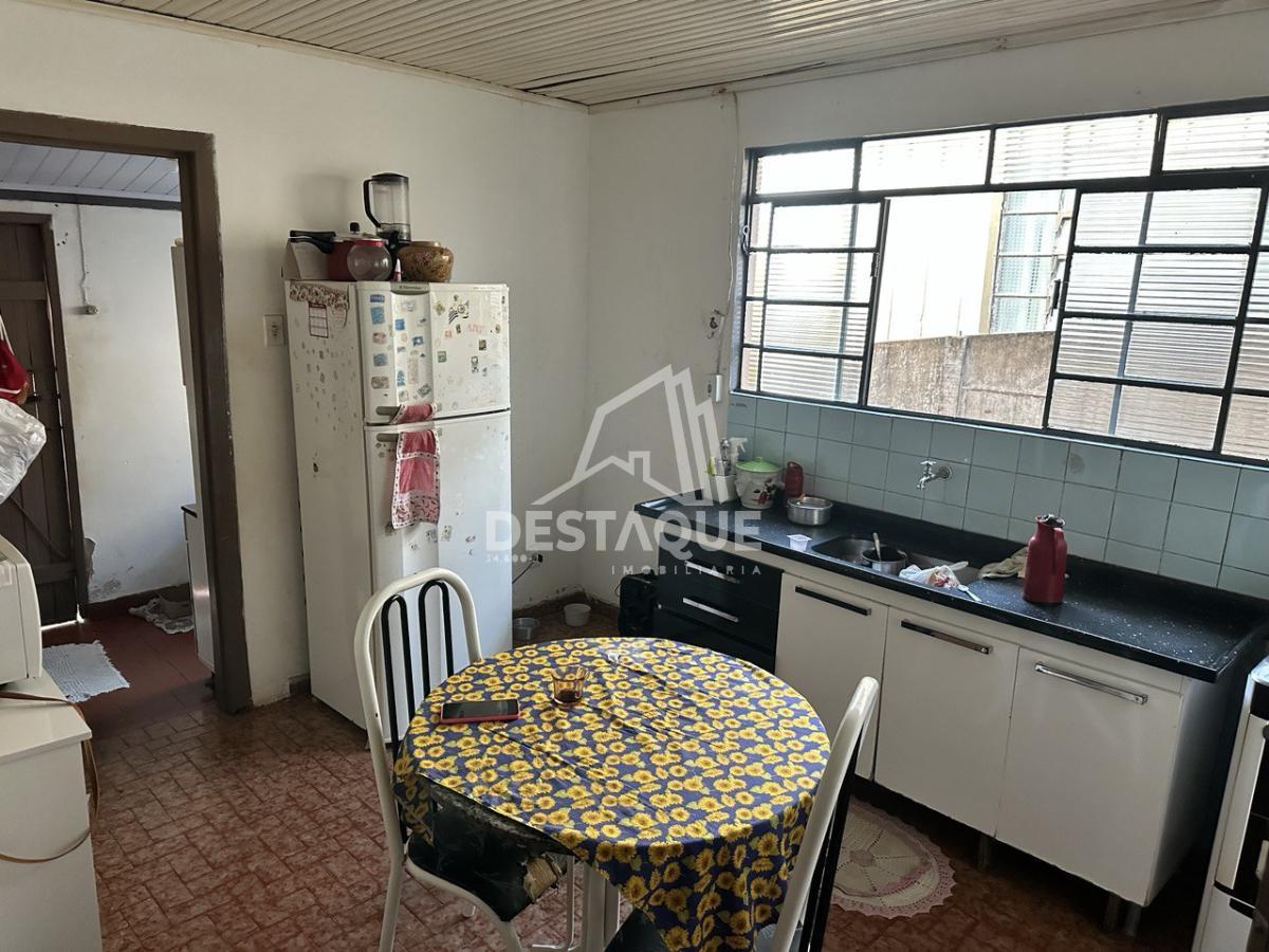 Cozinha com Pia e Balcão