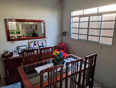 Casa para Venda, em Presidente Prudente, bairro Parque Cedral, 2 dormitrios, 2 banheiros, 1 sute, 2 vagas