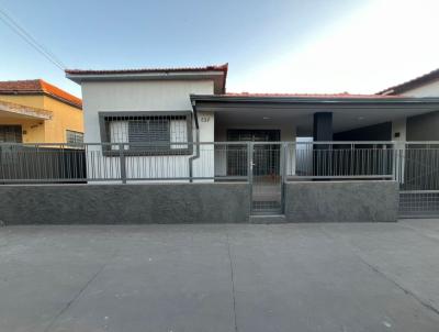 Casa para Locao, em Regente Feij, bairro Centro, 3 dormitrios, 4 banheiros, 2 sutes, 2 vagas